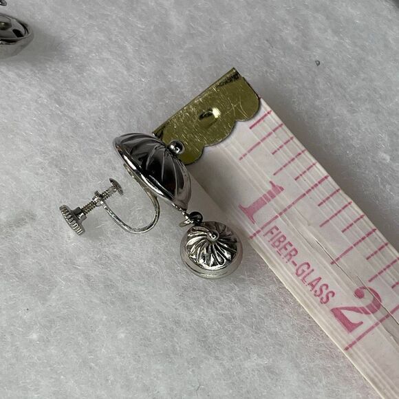 Vintage swirl dangle silver tone  screwback style earrings - Picture 4 of 5